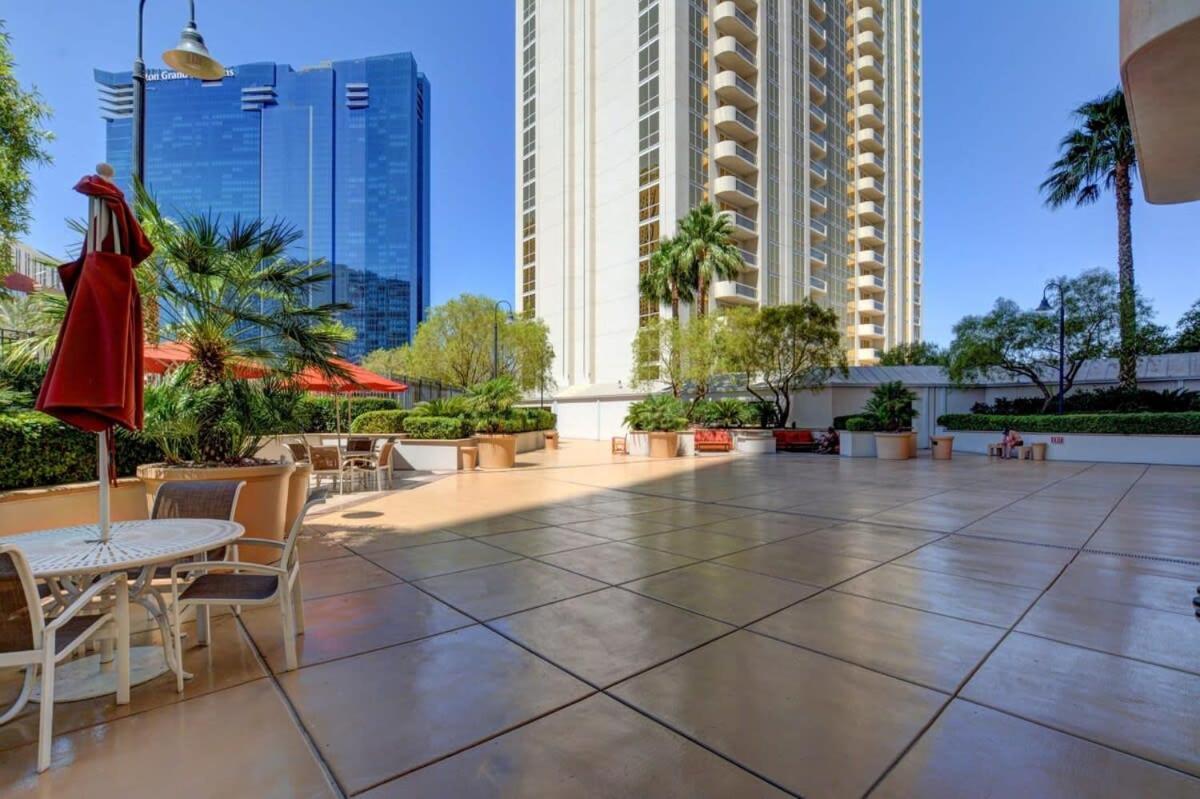 Mgm Signature-33-711 F1 Track & Strip View Balcony Las Vegas Exterior photo