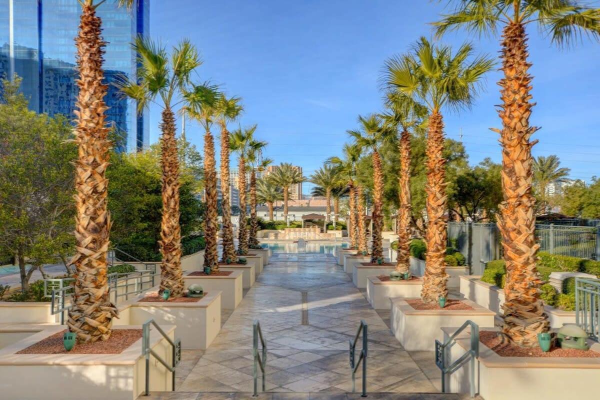 Mgm Signature-33-711 F1 Track & Strip View Balcony Las Vegas Exterior photo